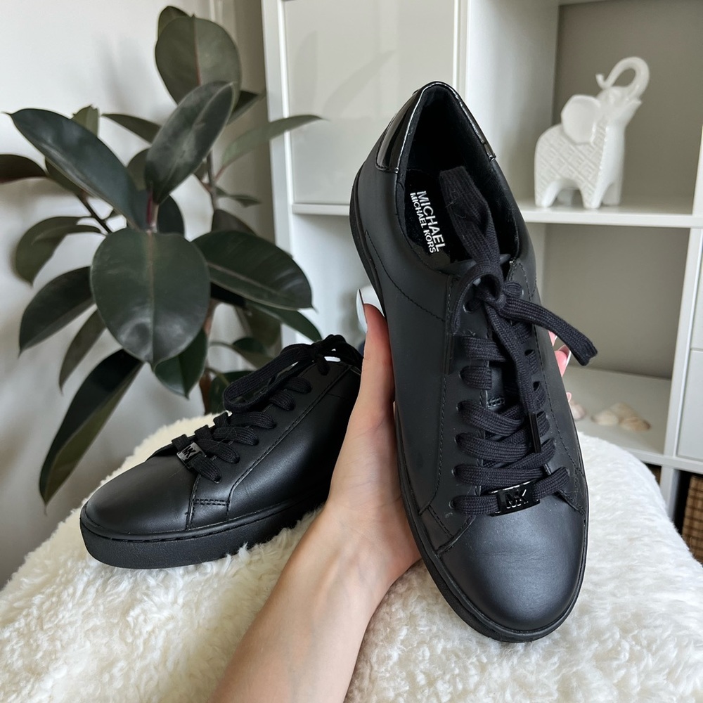 MICHAEL KORS BLACK LEATHER TRAINERS